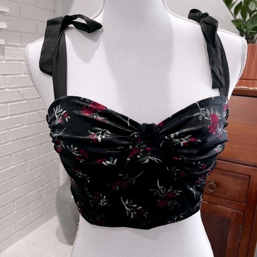 Garage Shoulder Tie, Velour Bustier NWT Size Small. Red and green on black.❤️